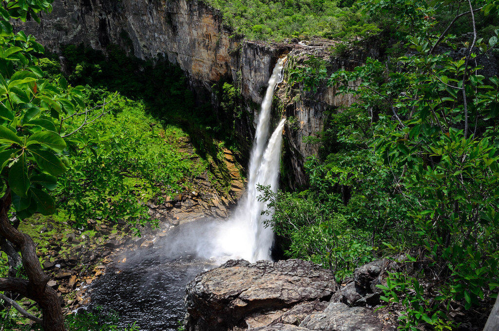 Cachoeira na Chapada dos Veadeiros — banho de rio no Retiro de Paz Alma Viva